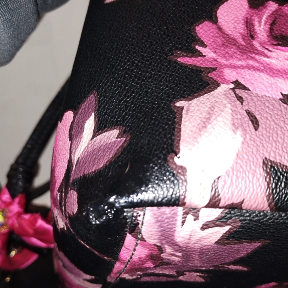 Kate Spade Tote - Picture 3 of 11